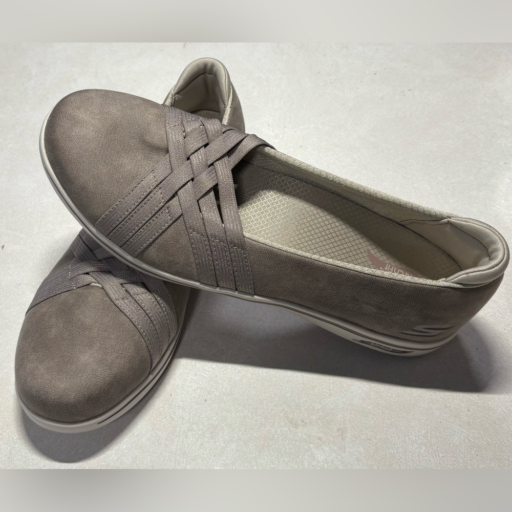 Skechers Gray Flats & Loafers